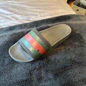 Gucci Slide 100% Authentic size 9 Left shoe only